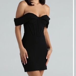 Off-Shoulder Black Bodycon Dress